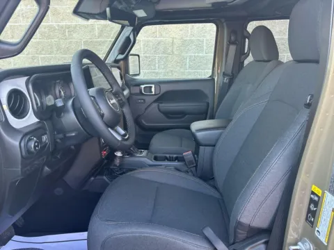 More photos of 2025 Jeep Gladiator Willys at Wilmington Auto Center Chrysler Dodge Jeep RAM, OH