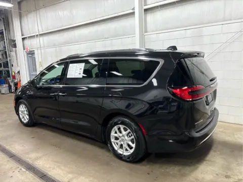 More photos of 2021 Chrysler Pacifica Touring L at Wilmington Auto Center Chrysler Dodge Jeep RAM, OH