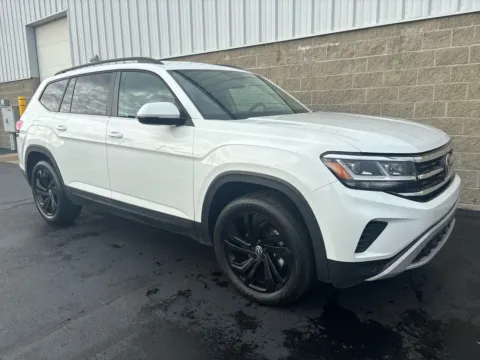 Photos of 2023 Volkswagen Atlas 2.0T SE w/Technology for sale in Wilmington, OH at Wilmington Auto Center Chrysler Dodge Jeep RAM