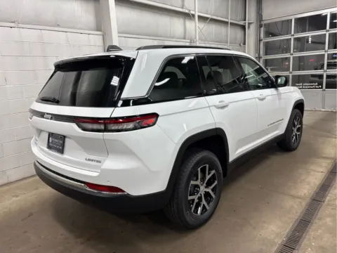 More photos of 2025 Jeep Grand Cherokee Limited at Wilmington Auto Center Chrysler Dodge Jeep RAM, OH