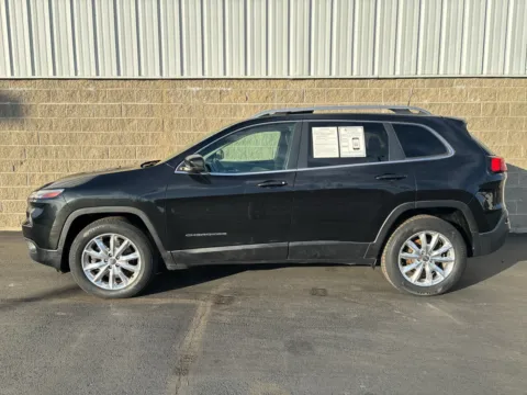 More photos of 2016 Jeep Cherokee Limited at Wilmington Auto Center Chrysler Dodge Jeep RAM, OH