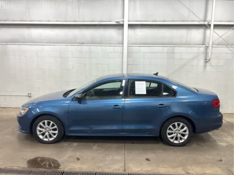 More photos of 2015 Volkswagen Jetta 1.8T SE at Wilmington Auto Center Chrysler Dodge Jeep RAM, OH