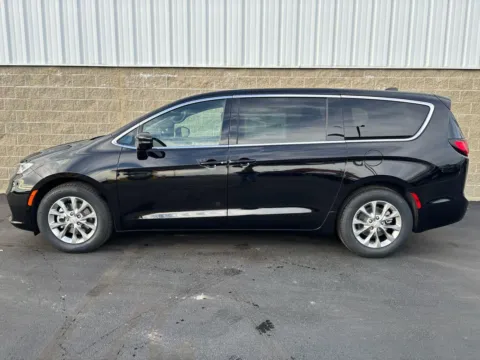 More photos of 2026 Chrysler Pacifica Limited at Wilmington Auto Center Chrysler Dodge Jeep RAM, OH