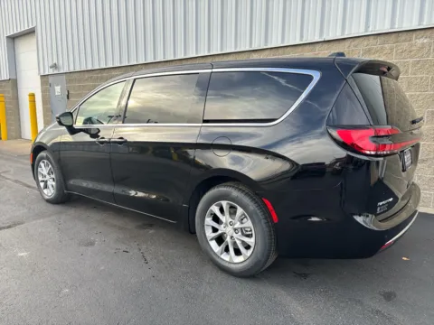 More photos of 2026 Chrysler Pacifica Limited at Wilmington Auto Center Chrysler Dodge Jeep RAM, OH