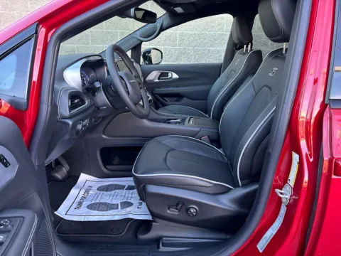 More photos of 2026 Chrysler Pacifica Limited at Wilmington Auto Center Chrysler Dodge Jeep RAM, OH