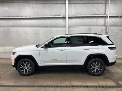 More photos of 2025 Jeep Grand Cherokee Limited at Wilmington Auto Center Chrysler Dodge Jeep RAM, OH