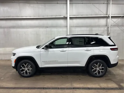 More photos of 2025 Jeep Grand Cherokee Limited at Wilmington Auto Center Chrysler Dodge Jeep RAM, OH
