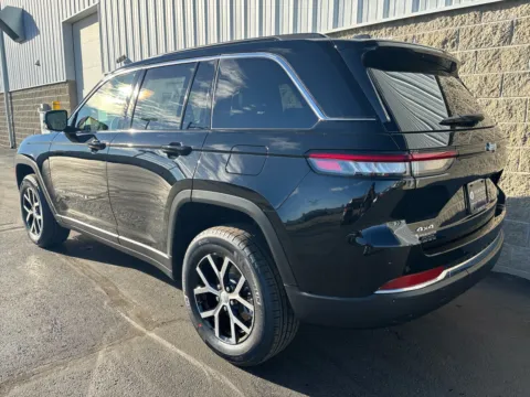 More photos of 2025 Jeep Grand Cherokee Limited at Wilmington Auto Center Chrysler Dodge Jeep RAM, OH