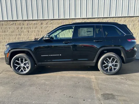 More photos of 2025 Jeep Grand Cherokee Limited at Wilmington Auto Center Chrysler Dodge Jeep RAM, OH