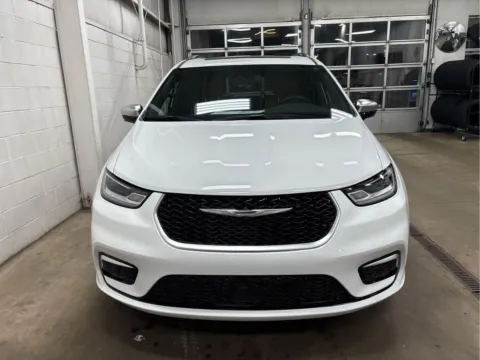 More photos of 2026 Chrysler Pacifica Pinnacle at Wilmington Auto Center Chrysler Dodge Jeep RAM, OH