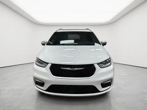 More photos of 2026 Chrysler Pacifica Pinnacle at Wilmington Auto Center Chrysler Dodge Jeep RAM, OH