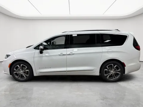 More photos of 2026 Chrysler Pacifica Pinnacle at Wilmington Auto Center Chrysler Dodge Jeep RAM, OH