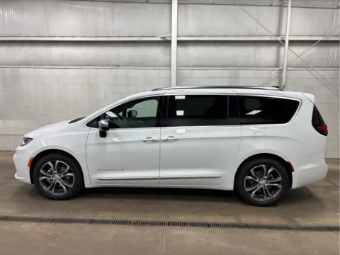 More photos of 2026 Chrysler Pacifica Pinnacle at Wilmington Auto Center Chrysler Dodge Jeep RAM, OH