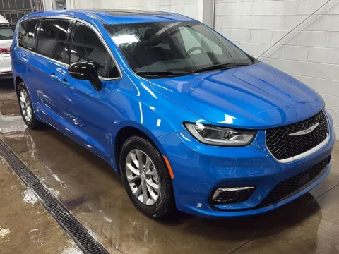 Photos of 2026 Chrysler Pacifica Limited for sale in Wilmington, OH at Wilmington Auto Center Chrysler Dodge Jeep RAM