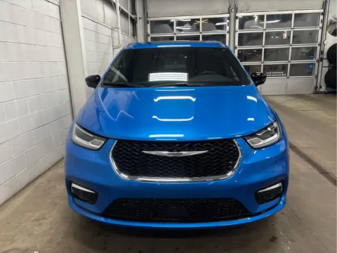 More photos of 2026 Chrysler Pacifica Limited at Wilmington Auto Center Chrysler Dodge Jeep RAM, OH