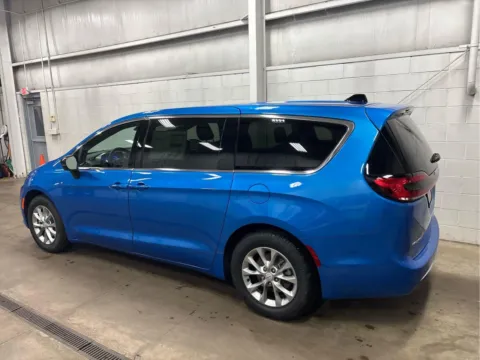 More photos of 2026 Chrysler Pacifica Limited at Wilmington Auto Center Chrysler Dodge Jeep RAM, OH