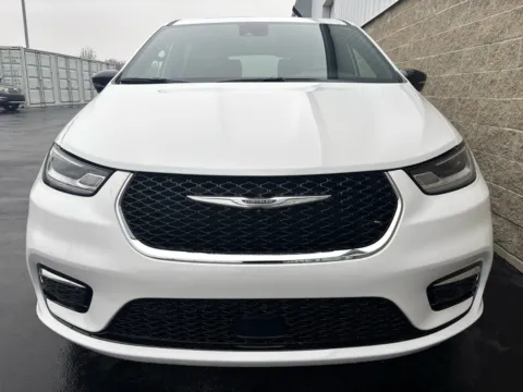 Another view of 2026 Chrysler Pacifica Limited for sale in Wilmington, OH at Wilmington Auto Center Chrysler Dodge Jeep RAM