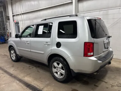 More photos of 2011 Honda Pilot EX-L at Wilmington Auto Center Chrysler Dodge Jeep RAM, OH