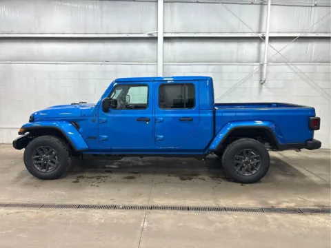 More photos of 2026 Jeep Gladiator Sport S at Wilmington Auto Center Chrysler Dodge Jeep RAM, OH