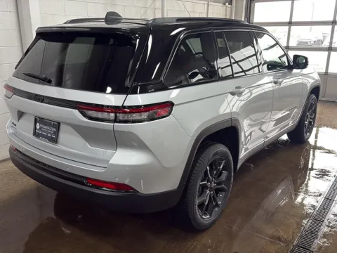 Another view of 2025 Jeep Grand Cherokee Limited for sale in Wilmington, OH at Wilmington Auto Center Chrysler Dodge Jeep RAM
