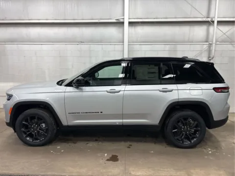 More photos of 2025 Jeep Grand Cherokee Limited at Wilmington Auto Center Chrysler Dodge Jeep RAM, OH
