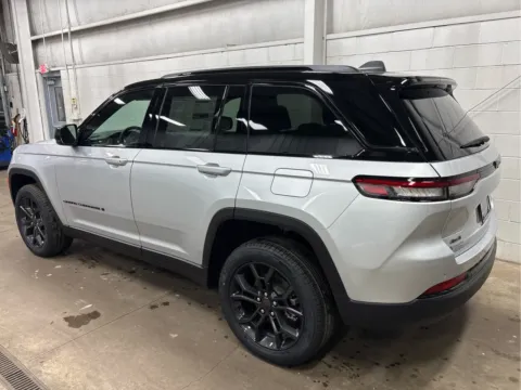 More photos of 2025 Jeep Grand Cherokee Limited at Wilmington Auto Center Chrysler Dodge Jeep RAM, OH