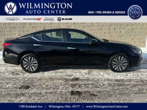 Black 2024 Nissan Altima 2.5 SV for sale in Wilmington, OH