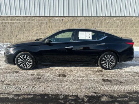 More photos of 2024 Nissan Altima 2.5 SV at Wilmington Auto Center Chrysler Dodge Jeep RAM, OH