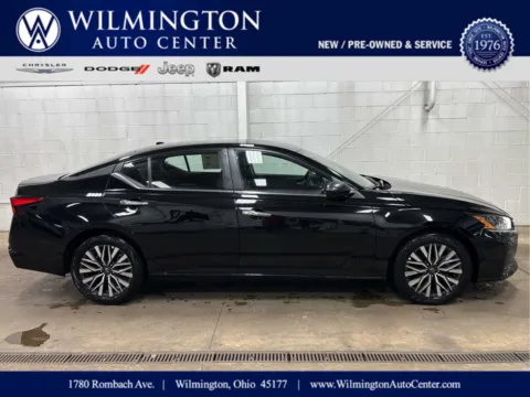 Black 2024 Nissan Altima 2.5 SV for sale in Wilmington, OH