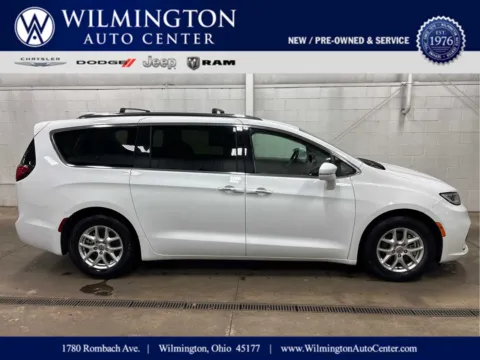 White 2021 Chrysler Pacifica Touring L for sale in Wilmington, OH
