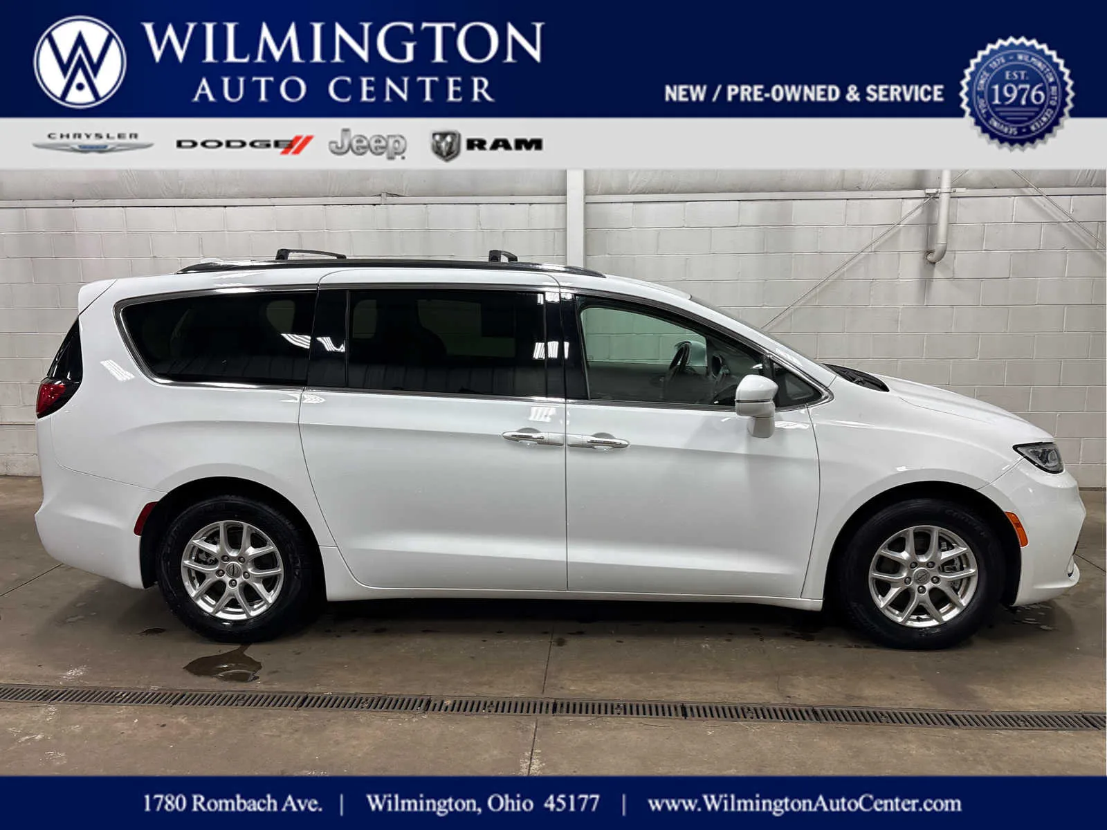 White 2021 Chrysler Pacifica Touring L for sale in Wilmington, OH