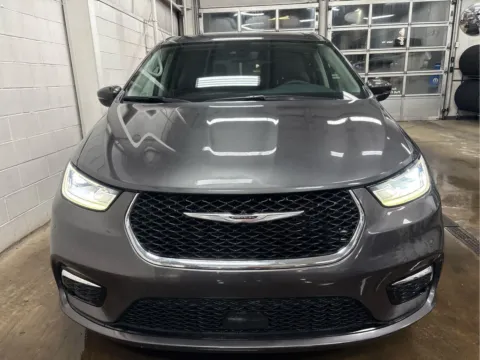 More photos of 2023 Chrysler Pacifica Touring L at Wilmington Auto Center Chrysler Dodge Jeep RAM, OH