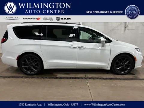 White 2021 Chrysler Pacifica Touring for sale in Wilmington, OH