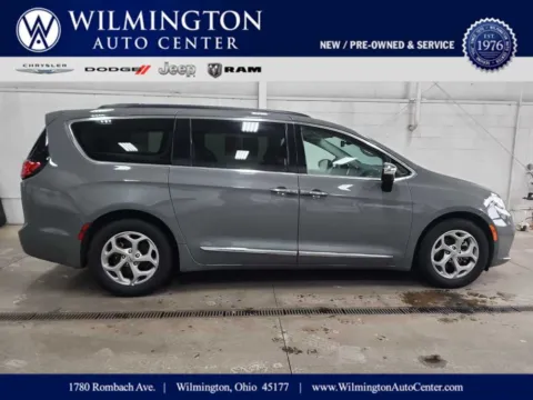 Gray 2023 Chrysler Pacifica Limited for sale in Wilmington, OH