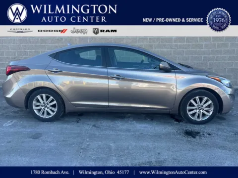 Brown 2015 Hyundai Elantra SE for sale in Wilmington, OH