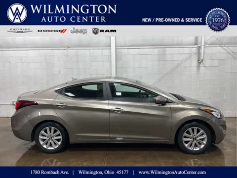 Brown 2015 Hyundai Elantra SE for sale in Wilmington, OH