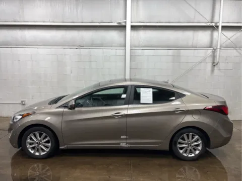 More photos of 2015 Hyundai Elantra SE at Wilmington Auto Center Chrysler Dodge Jeep RAM, OH