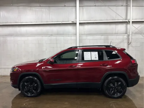 More photos of 2020 Jeep Cherokee Altitude at Wilmington Auto Center Chrysler Dodge Jeep RAM, OH