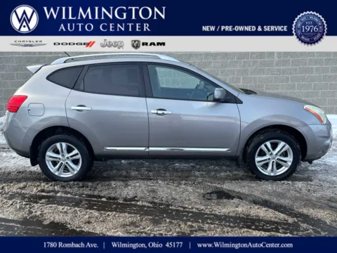Gray 2012 Nissan Rogue SV for sale in Wilmington, OH