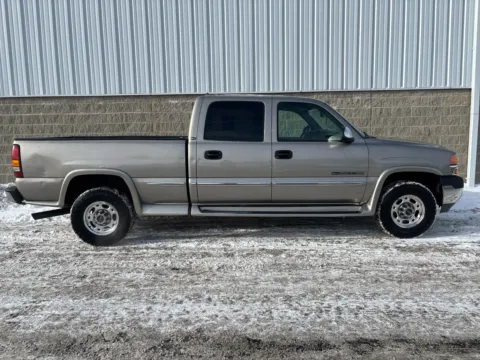Photos of 2001 GMC Sierra 2500HD SLE for sale in Wilmington, OH at Wilmington Auto Center Chrysler Dodge Jeep RAM