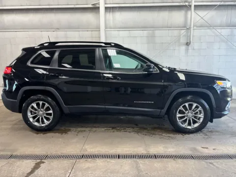 Photos of 2022 Jeep Cherokee Latitude Lux for sale in Wilmington, OH at Wilmington Auto Center Chrysler Dodge Jeep RAM