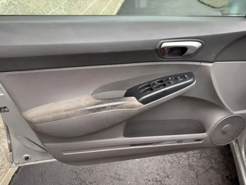 More photos of 2006 Honda Civic Sdn LX at Wilmington Auto Center Chrysler Dodge Jeep RAM, OH