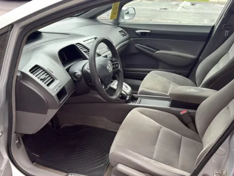 More photos of 2006 Honda Civic Sdn LX at Wilmington Auto Center Chrysler Dodge Jeep RAM, OH