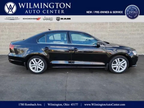 Black 2017 Volkswagen Jetta 1.8T SEL for sale in Wilmington, OH