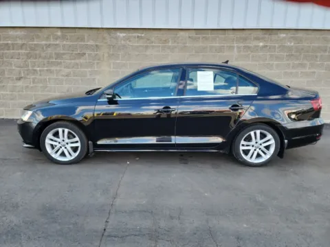 More photos of 2017 Volkswagen Jetta 1.8T SEL at Wilmington Auto Center Chrysler Dodge Jeep RAM, OH
