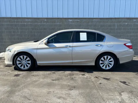 More photos of 2014 Honda Accord EX-L at Wilmington Auto Center Chrysler Dodge Jeep RAM, OH