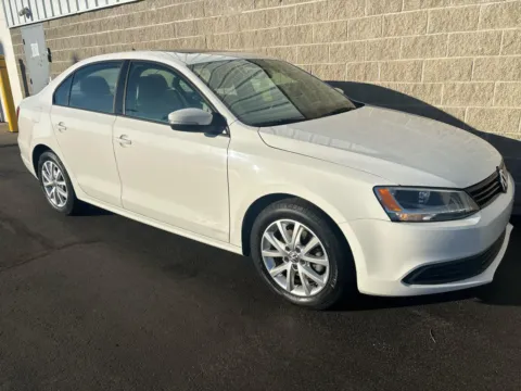 Photos of 2011 Volkswagen Jetta Sedan SE w/Convenience & Sunroof PZEV for sale in Wilmington, OH at Wilmington Auto Center Chrysler Dodge Jeep RAM