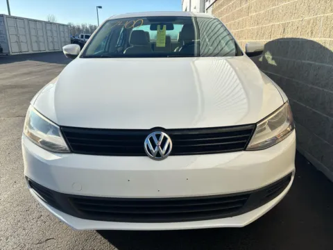 More photos of 2011 Volkswagen Jetta Sedan SE w/Convenience & Sunroof PZEV at Wilmington Auto Center Chrysler Dodge Jeep RAM, OH