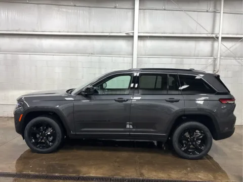 More photos of 2026 Jeep Grand Cherokee Limited at Wilmington Auto Center Chrysler Dodge Jeep RAM, OH