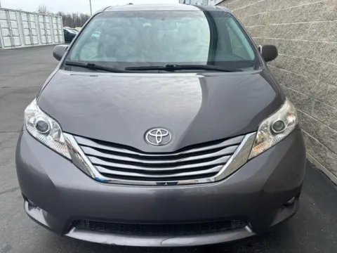 More photos of 2015 Toyota Sienna XLE at Wilmington Auto Center Chrysler Dodge Jeep RAM, OH